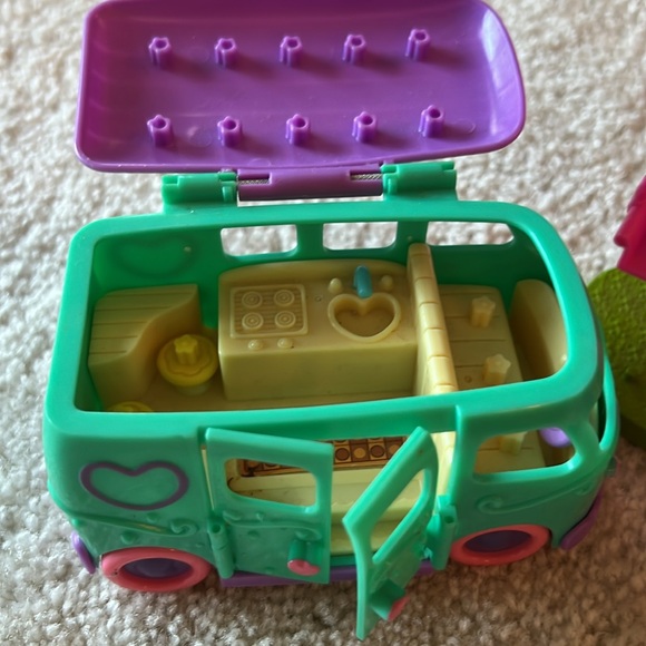 Vintagee Squinkies Clubhouse and Van Lot with 6 Figures and accessories - Picture 2 of 8